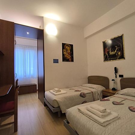 Ospitalita San Tommaso D'Aquino Hotel Bologna Bagian luar foto