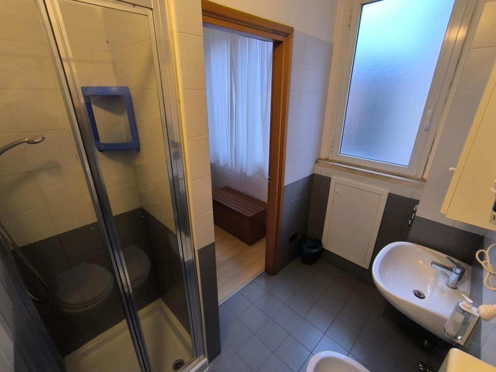 Ospitalita San Tommaso D'Aquino Hotel Bologna Bagian luar foto