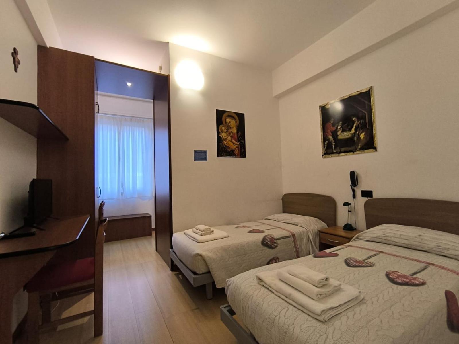 Ospitalita San Tommaso D'Aquino Hotel Bologna Bagian luar foto