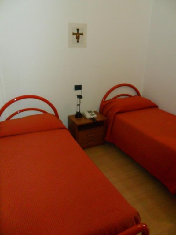 Ospitalita San Tommaso D'Aquino Hotel Bologna Bagian luar foto
