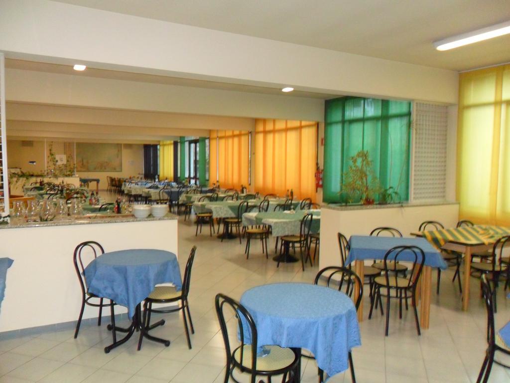 Ospitalita San Tommaso D'Aquino Hotel Bologna Bagian luar foto
