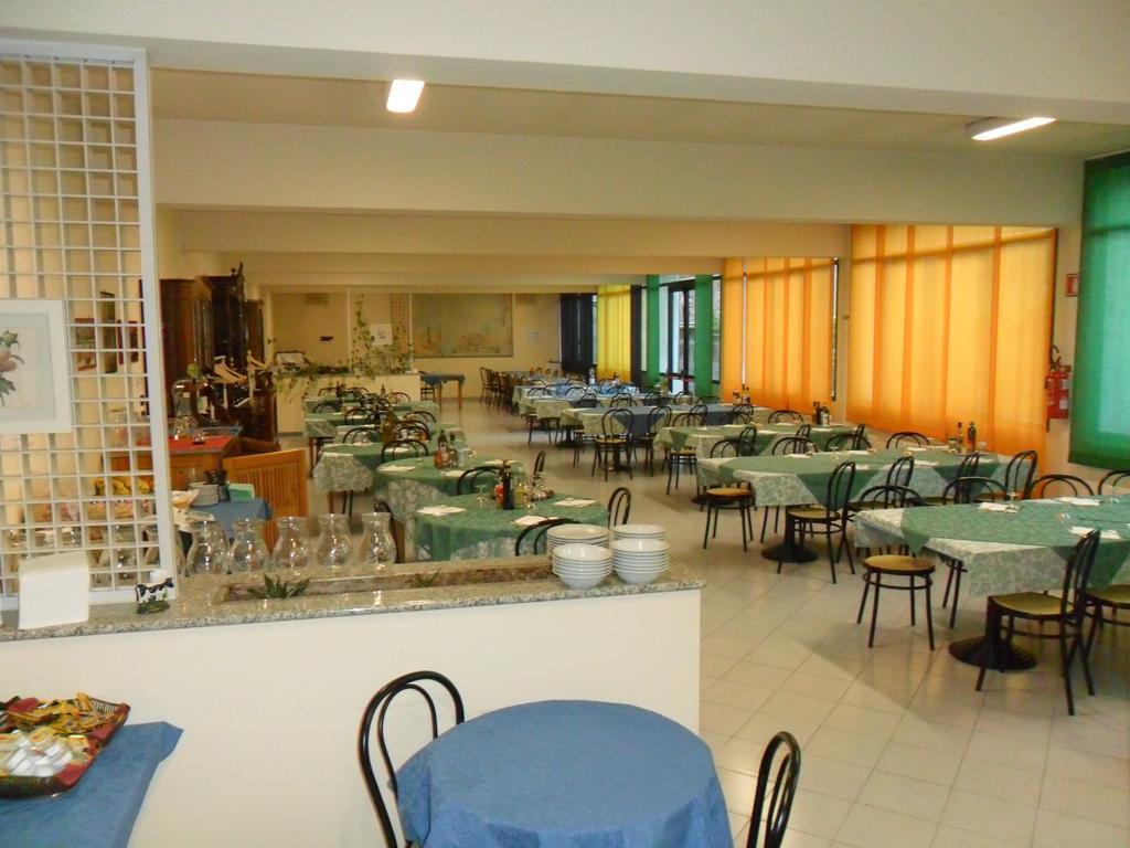 Ospitalita San Tommaso D'Aquino Hotel Bologna Bagian luar foto