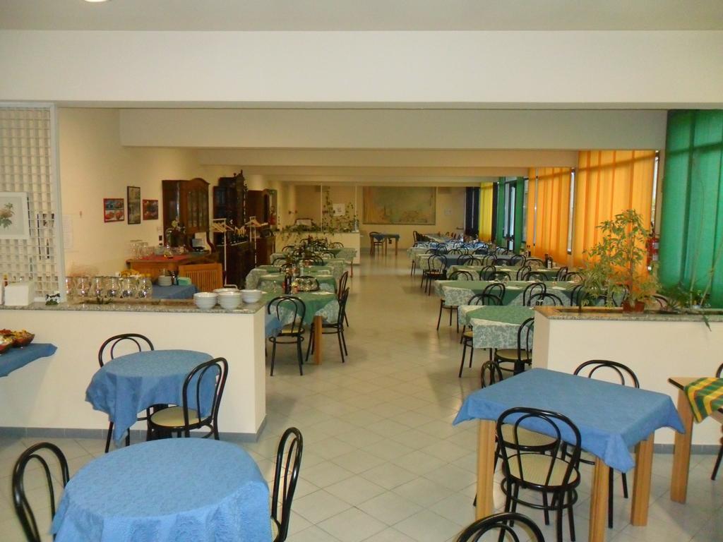 Ospitalita San Tommaso D'Aquino Hotel Bologna Bagian luar foto