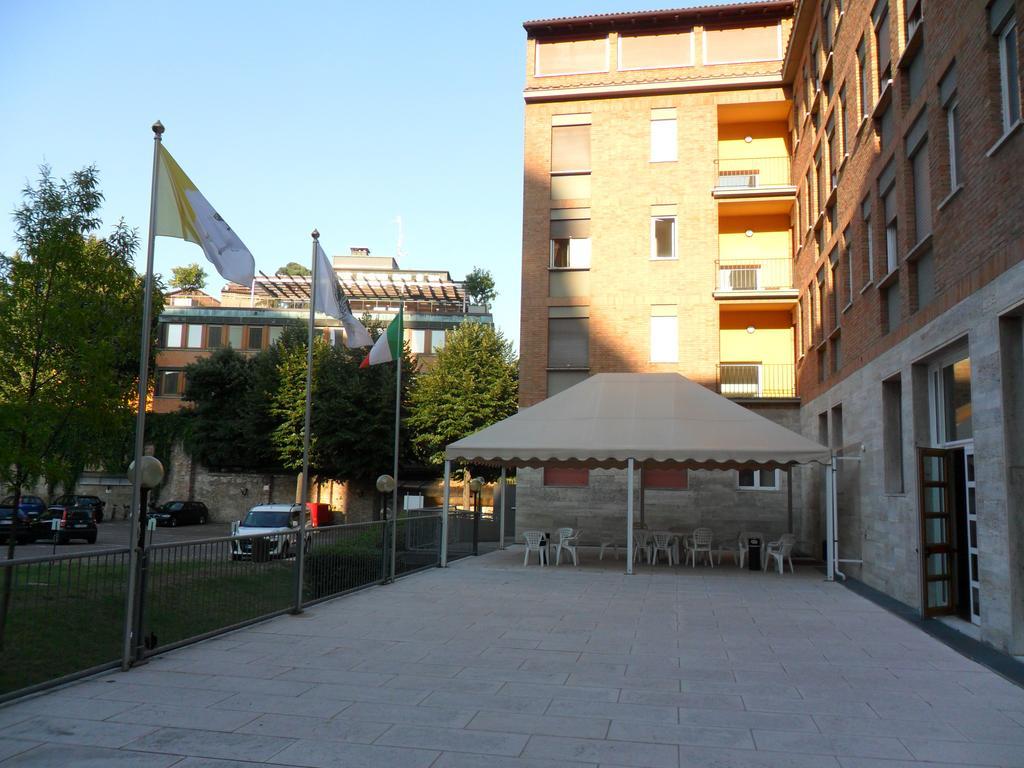 Ospitalita San Tommaso D'Aquino Hotel Bologna Bagian luar foto