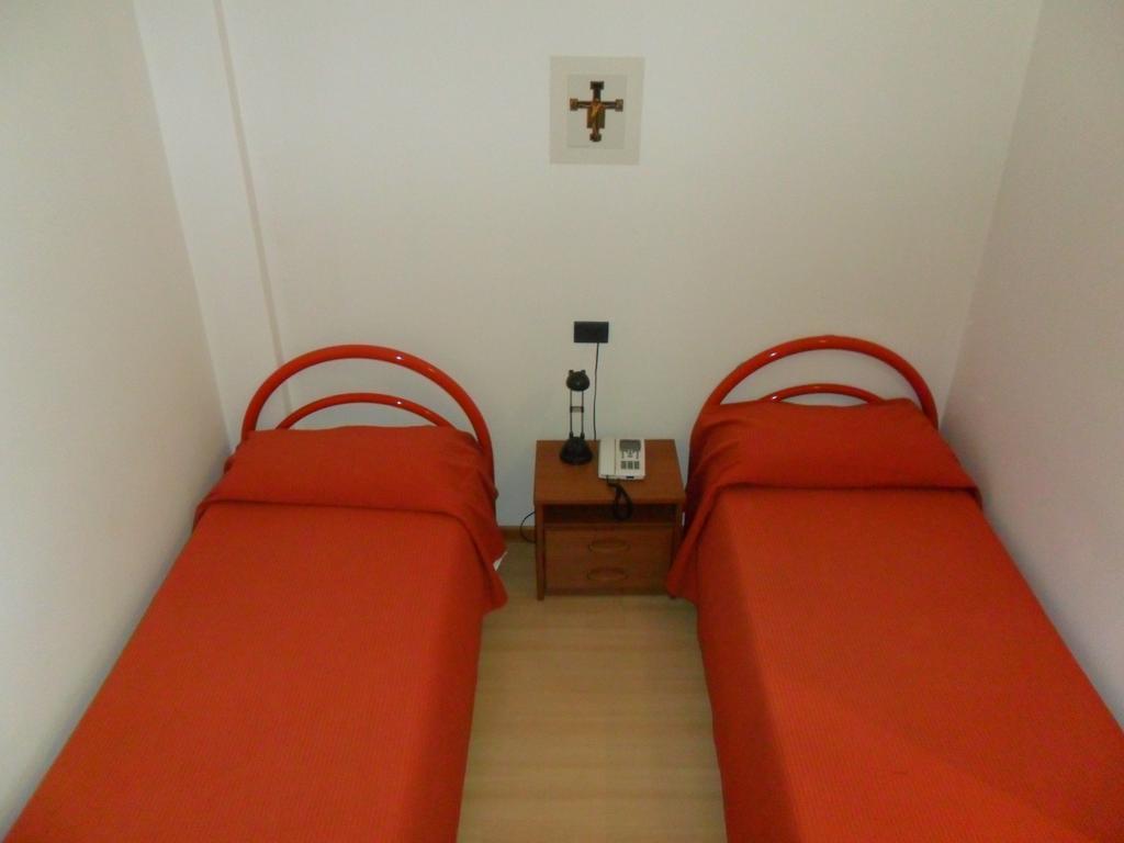 Ospitalita San Tommaso D'Aquino Hotel Bologna Bagian luar foto