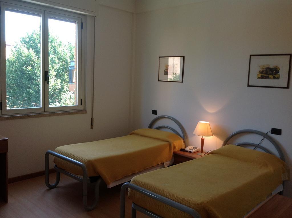 Ospitalita San Tommaso D'Aquino Hotel Bologna Bagian luar foto