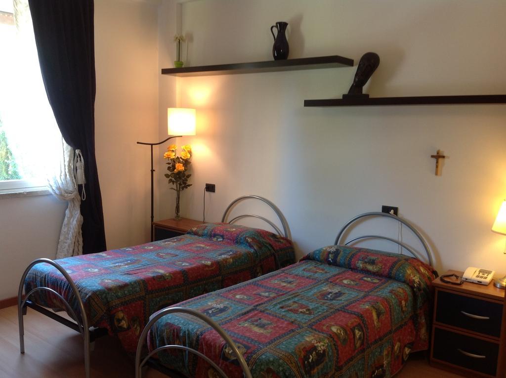 Ospitalita San Tommaso D'Aquino Hotel Bologna Ruang foto