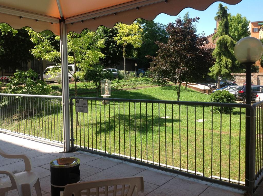 Ospitalita San Tommaso D'Aquino Hotel Bologna Bagian luar foto