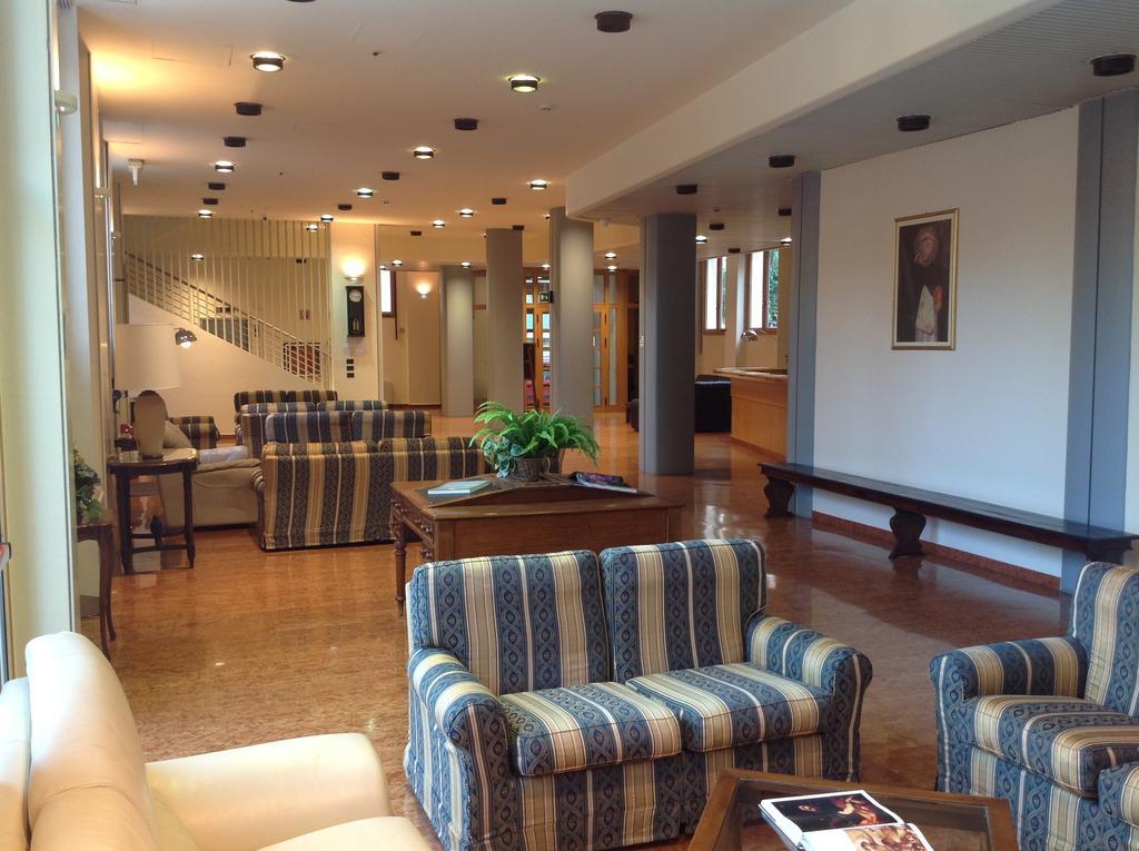 Ospitalita San Tommaso D'Aquino Hotel Bologna Bagian luar foto