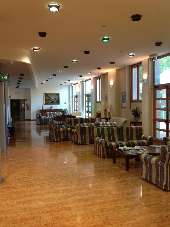 Ospitalita San Tommaso D'Aquino Hotel Bologna Bagian luar foto