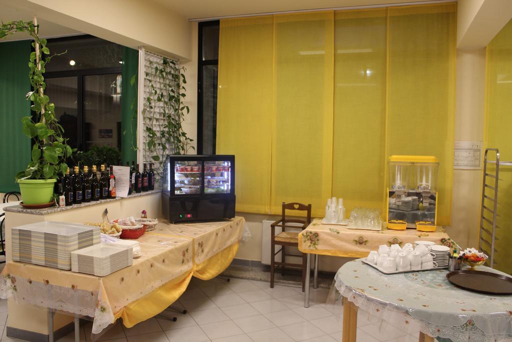 Ospitalita San Tommaso D'Aquino Hotel Bologna Bagian luar foto