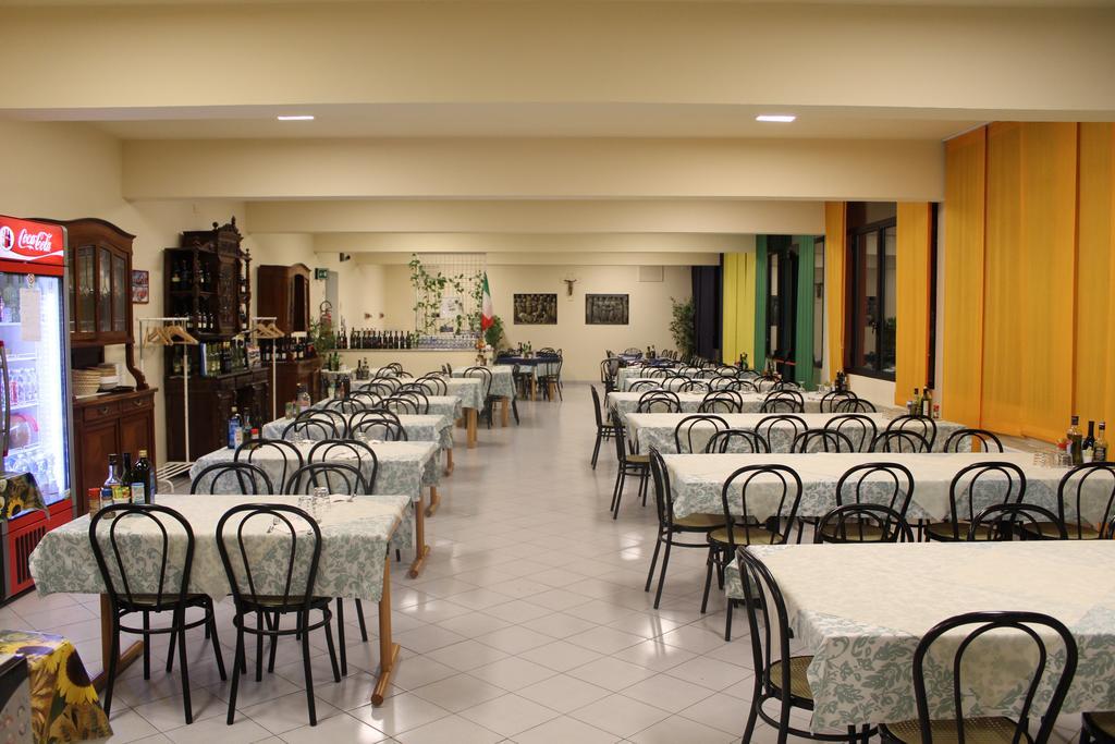 Ospitalita San Tommaso D'Aquino Hotel Bologna Bagian luar foto