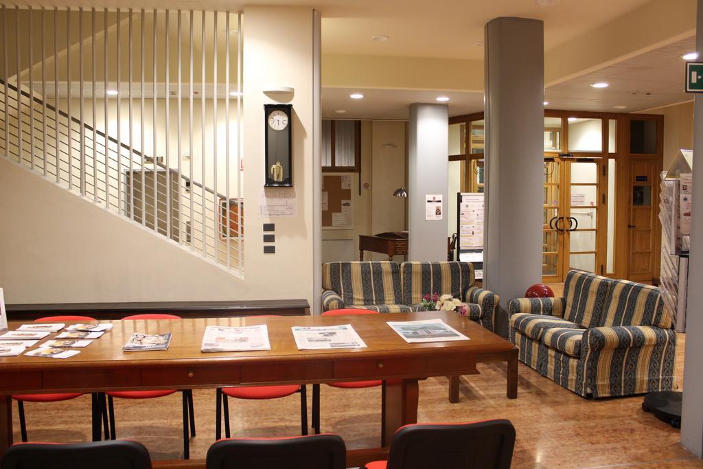 Ospitalita San Tommaso D'Aquino Hotel Bologna Bagian luar foto