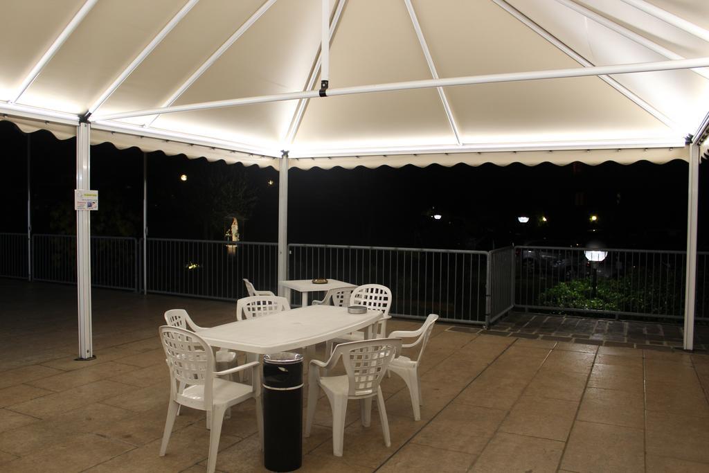 Ospitalita San Tommaso D'Aquino Hotel Bologna Bagian luar foto