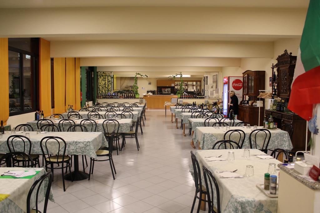 Ospitalita San Tommaso D'Aquino Hotel Bologna Bagian luar foto
