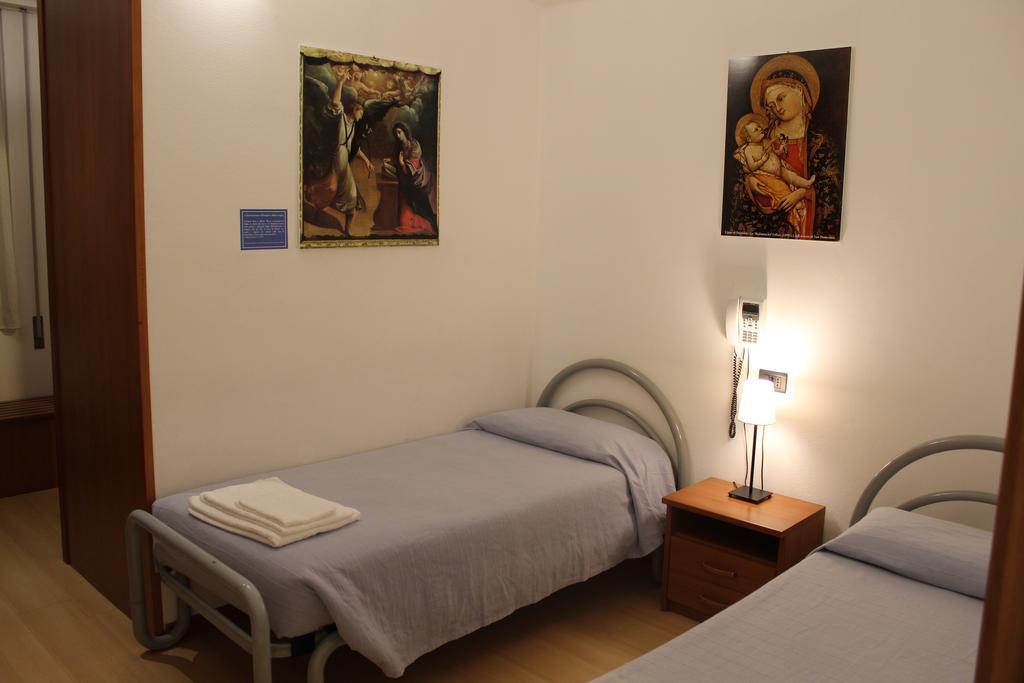 Ospitalita San Tommaso D'Aquino Hotel Bologna Bagian luar foto