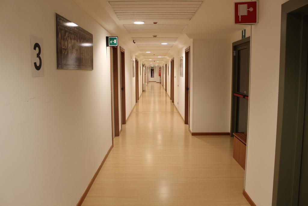 Ospitalita San Tommaso D'Aquino Hotel Bologna Bagian luar foto