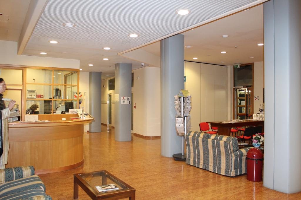 Ospitalita San Tommaso D'Aquino Hotel Bologna Bagian luar foto