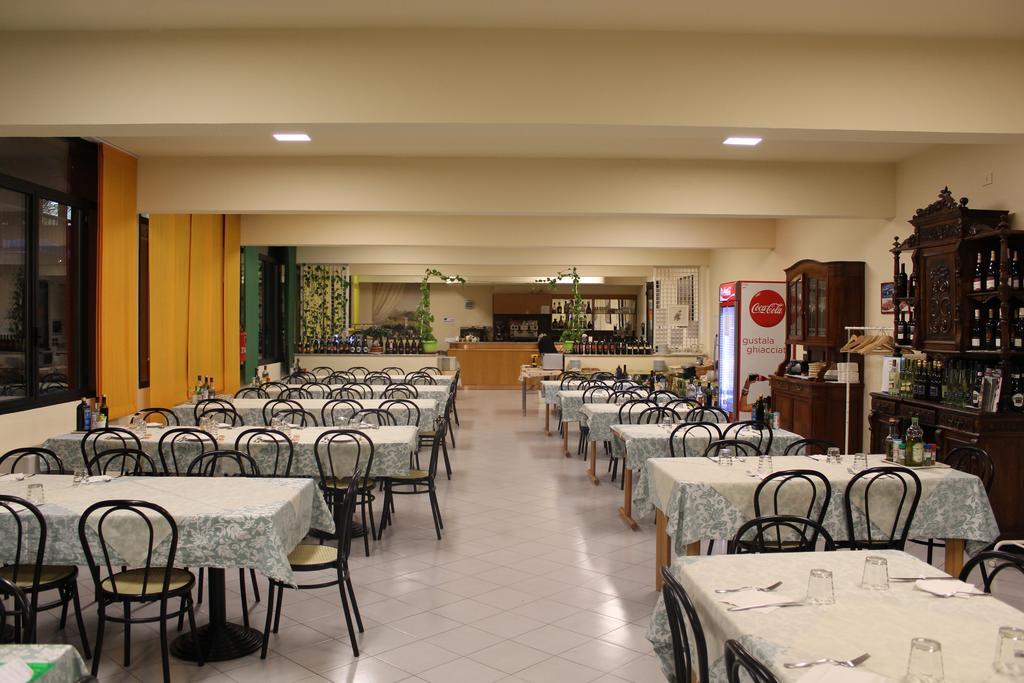 Ospitalita San Tommaso D'Aquino Hotel Bologna Bagian luar foto